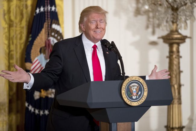 USA: Agenti FBI prehľadali dom Paula Manaforta, exšéfa Trumpovej kampane