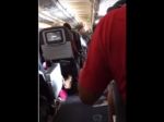 Video: Turbulencie v lietadle si vyžiadali hospitalizáciu 10 ľudí