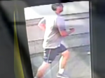 Video: Zatkli muža po incidente, keď bežec sotil ženu do cesty autobusu