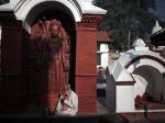 Nepálsky parlament chce zabrániť vyplácaniu vena a "menštruačnému exilu"