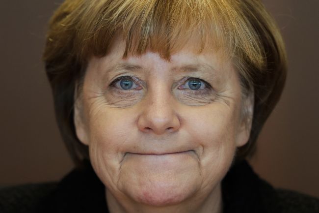 Hlavný súper Merkelovej Schulz je stále presvedčený, že ju môže zosadiť
