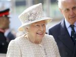 Británia: Kráľovná Alžbeta zvažuje abdikáciu v prospech Charlesa