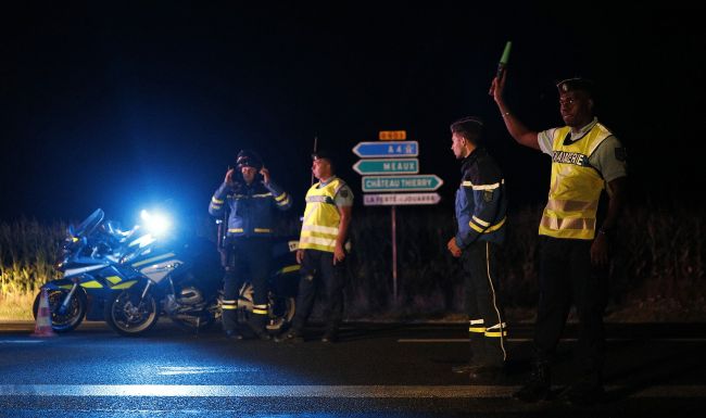 Vodič vo Francúzsku vrazil autom do ľudí: hlásia mŕtvu a zranených