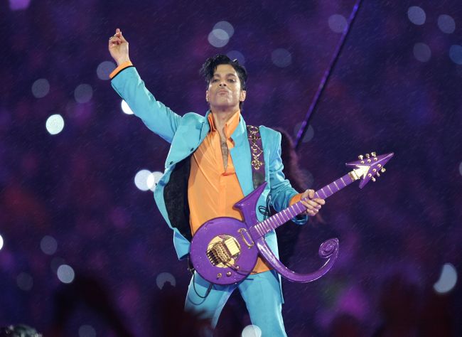 USA: Na počesť Princea vytvorili štandardizovaný odtieň purpurovej farby