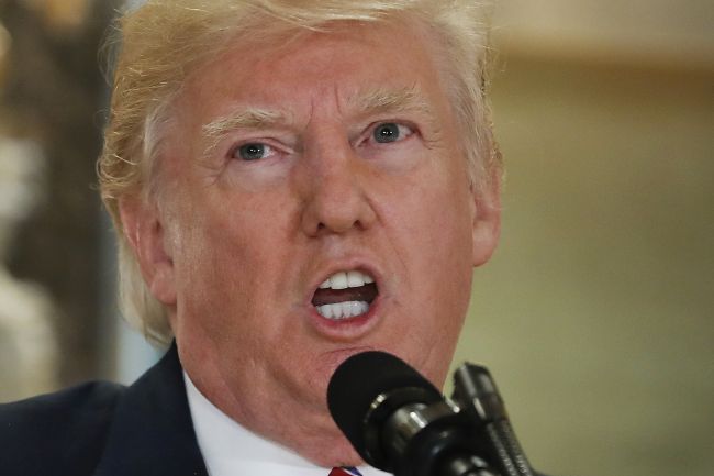 Trump naďalej viní z násilia vo Virgínii obe strany