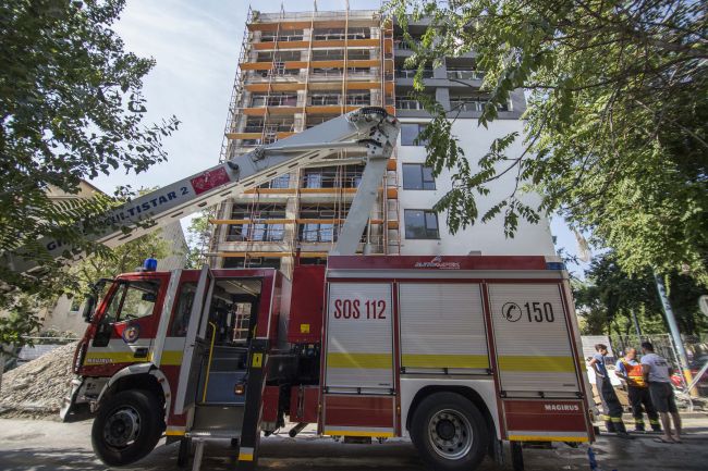 Bratislavskí hasiči zasahujú pri požiari bytovky