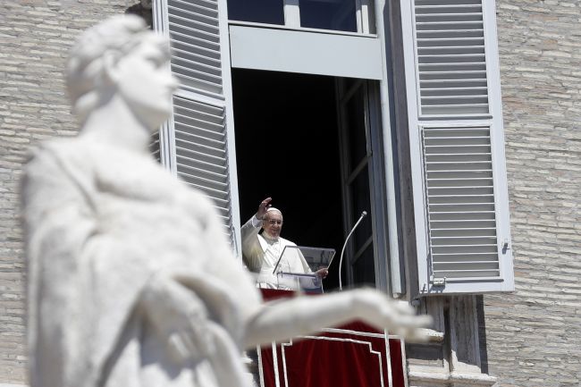 Pápež o barcelonskom útoku: Slepé násilie je "veľmi veľkou urážkou" Boha