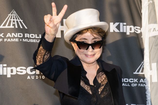 Yoko Ono sa nepozdával názov baru v Hamburgu, vynútila si na súde jeho zmenu