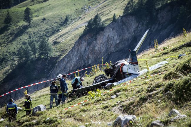 Neďaleko alpského priesmyku sa zrútilo lietadlo, hlásia troch mŕtvych