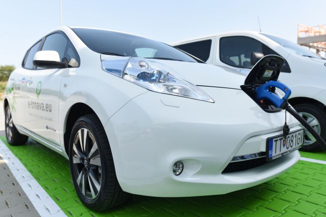 Elektromobily majú v Trnave výhody, dajú sa aj požičať