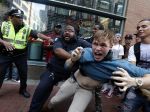 Mesto Charlottesville zakryje konfederačné sochy čiernym súknom