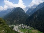 Najmenej osem nezvestných po zosuve skalnej lavíny v Alpách
