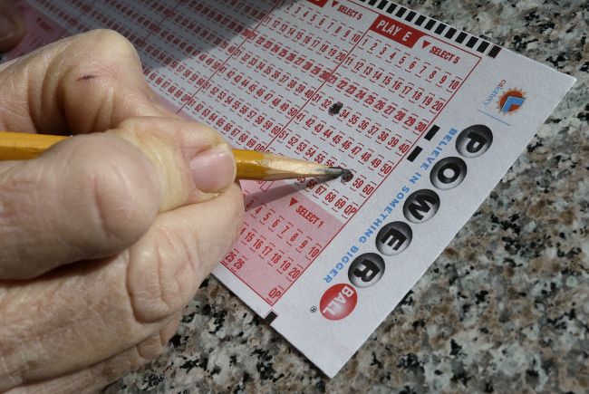 K stámiliónovej výhre v lotérii sa prihlásila 53-ročná žena z Massachusetts