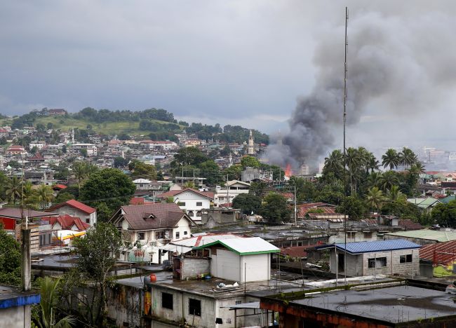 Filipínska armáda dobyla hlavnú mešitu v Marawi, do mesta prišiel aj prezident