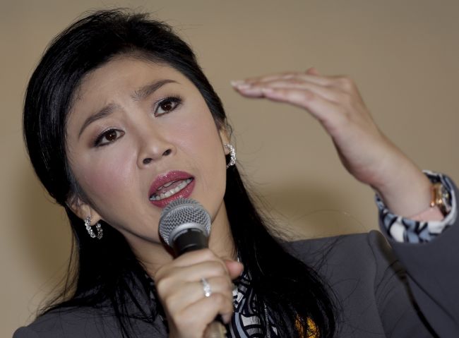 Expremiérka Šinavatrová údajne ušla do zahraničia