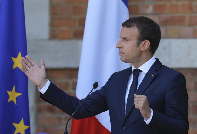 Macron v Bulharsku vyčítal Poľsku vlastnú izoláciu, Varšava sa ohradila