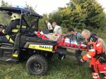 Leteckí záchranári zasahovali pri prevrátenom traktore, jeden muž neprežil