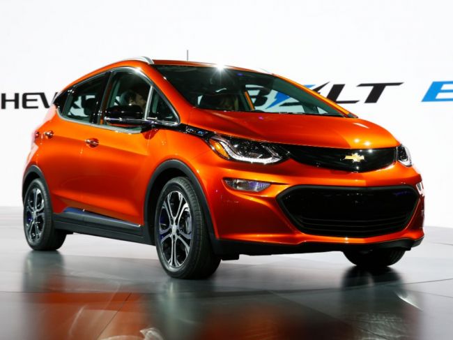 General Motors zvolá elektromobily Chevrolet Bolt
