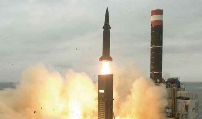 Odpálenie balistickej rakety KĽDR bolo reakciou zúfalého človeka, tvrdí analytik