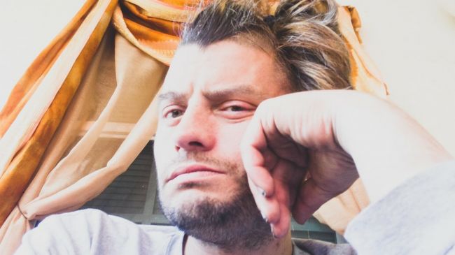 Muž sa so svojimi poslednými chvíľami podelil na Facebooku, aby nebol sám