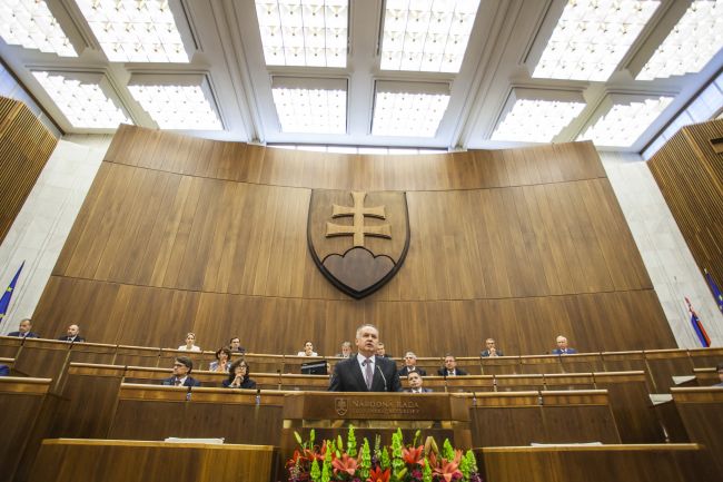 Poslanci na Deň Ústavy zasadnú slávnostne,OĽaNO zvažovalo neúčasť, Sulík nepríde