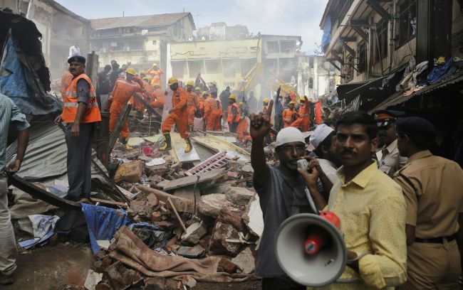 India: Budova v Bombaji sa zrútila - 7 mŕtvych, 25 uviaznutých pod troskami