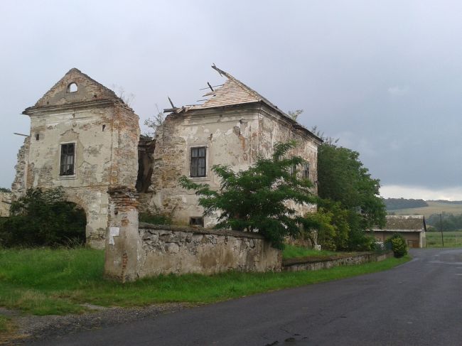 Chátrajúci kaštieľ získal peniaze na novú strechu