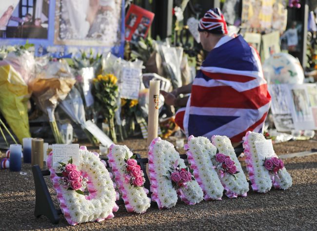 Británia: Polícia obvinila z terorizmu muža, ktorý v Londýne útočil mečom