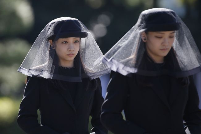 Japonsko: Vnučka cisára Akihita sa zasnúbila s neurodzeným mužom
