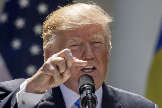 Trump pohrozil sankciami voči krajinám obchodujúcim s KĽDR