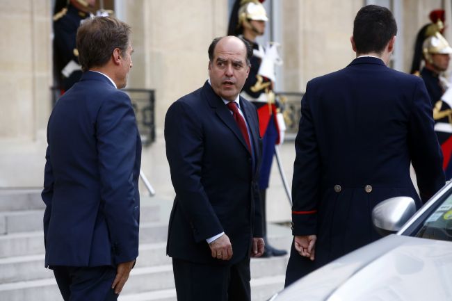 Macron kritizoval venezuelské vedenie za jeho prístup k opozícii