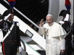 Lietadlo s pápežom muselo zmeniť letovú trasu kvôli hurikánu Irma
