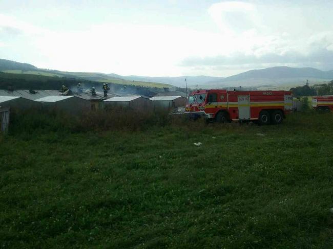 Foto: Hasiči zasahovali pri rozsiahlom požiari radovej zástavby na východe Slovenska