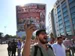 Turecko: Piatich zadržaných v kauze Cumhuriyet ponechal súd vo väzbe