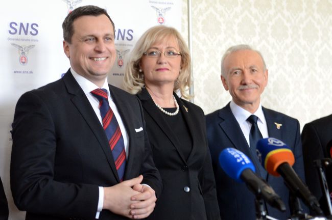 SNS predstavila zmeny v brannej výchove na školách a pri občianskych aktivitách