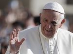 Pápež František dostal počas audiencie netradičný dar