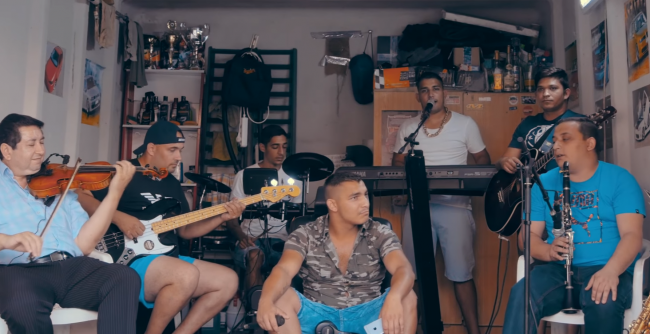 Video: Verzia piesne  "Hej, sokoly" od rómskej kapely je skutočne chytľavá