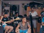 Video: Verzia piesne  "Hej, sokoly" od rómskej kapely je skutočne chytľavá