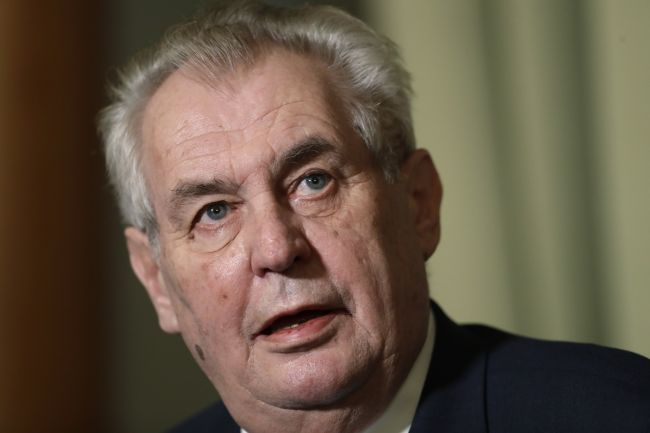 Najvyššie preferencie pred voľbami má Zeman