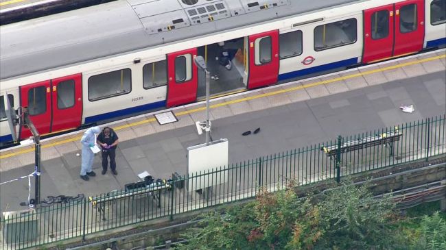 Polícia vyšetruje výbuch v londýnskom metre ako teroristický čin