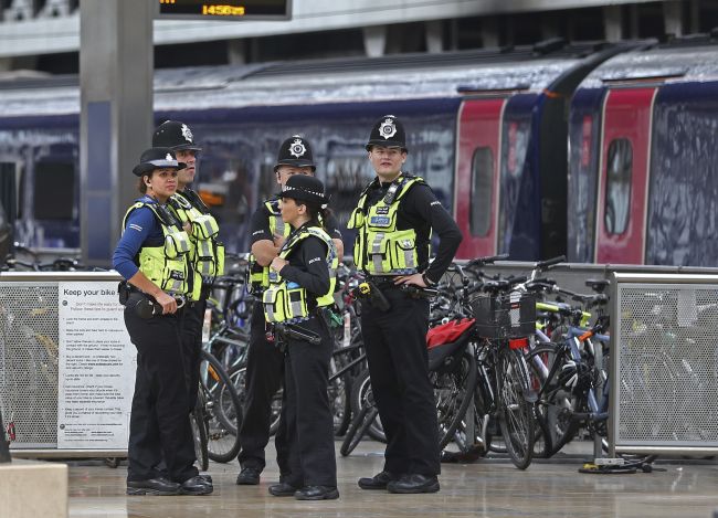 Polícia identifikovala podozrivého v prípade útoku v súprave metra