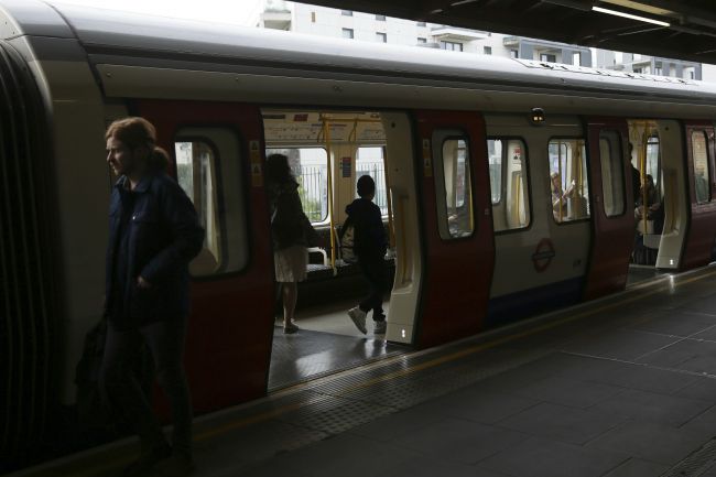 Londýn: Polícia zadržala 18-ročného podozrivého v prípade útoku v metre