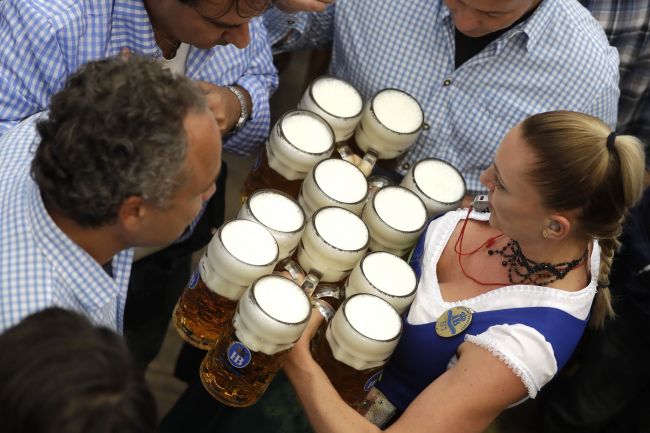 V Mníchove otvorili 184. ročník pivných slávností Oktoberfest