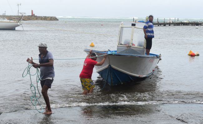 Karibik: Maria zosilnela na hurikán tretej kategórie; varovali ľudí na Martiniku