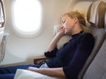 Zdriemnutie počas letu vám môže poriadne zavariť, varujú vedci