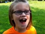 Video: Strýko svojej neteri vytrhol zub tým najnetradičnejším spôsobom