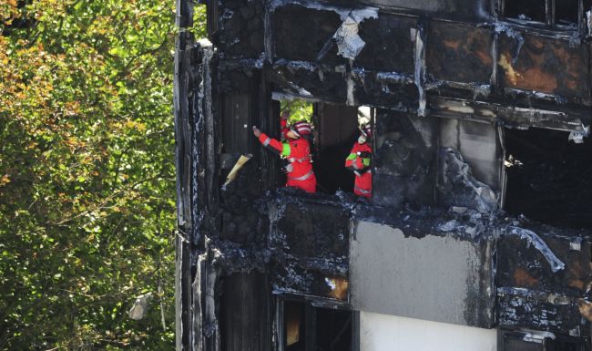 Londýnska polícia: Počet obetí požiaru v Grenfell Tower bude zrejme nižší než 80