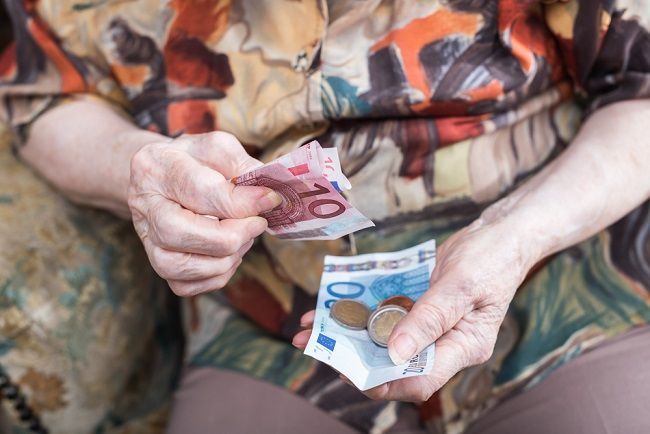 Starobný dôchodok poberalo vlani viac ako 4000 občanov nad 90 rokov ...