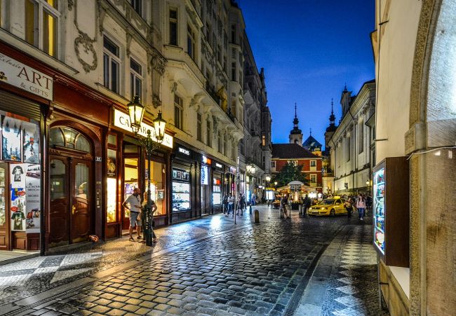 V Prahe pribúdajú betónové city bloky, ktoré majú chrániť pred teroristami