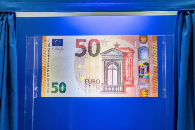 Europol: Zadržali 53 podozrivých z využívania falšovaných eurobankoviek, i v SR